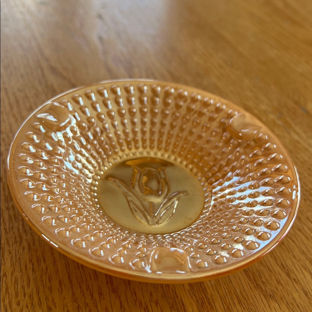 Anchor Hocking Small peach lustre ashtray tulip flower on center